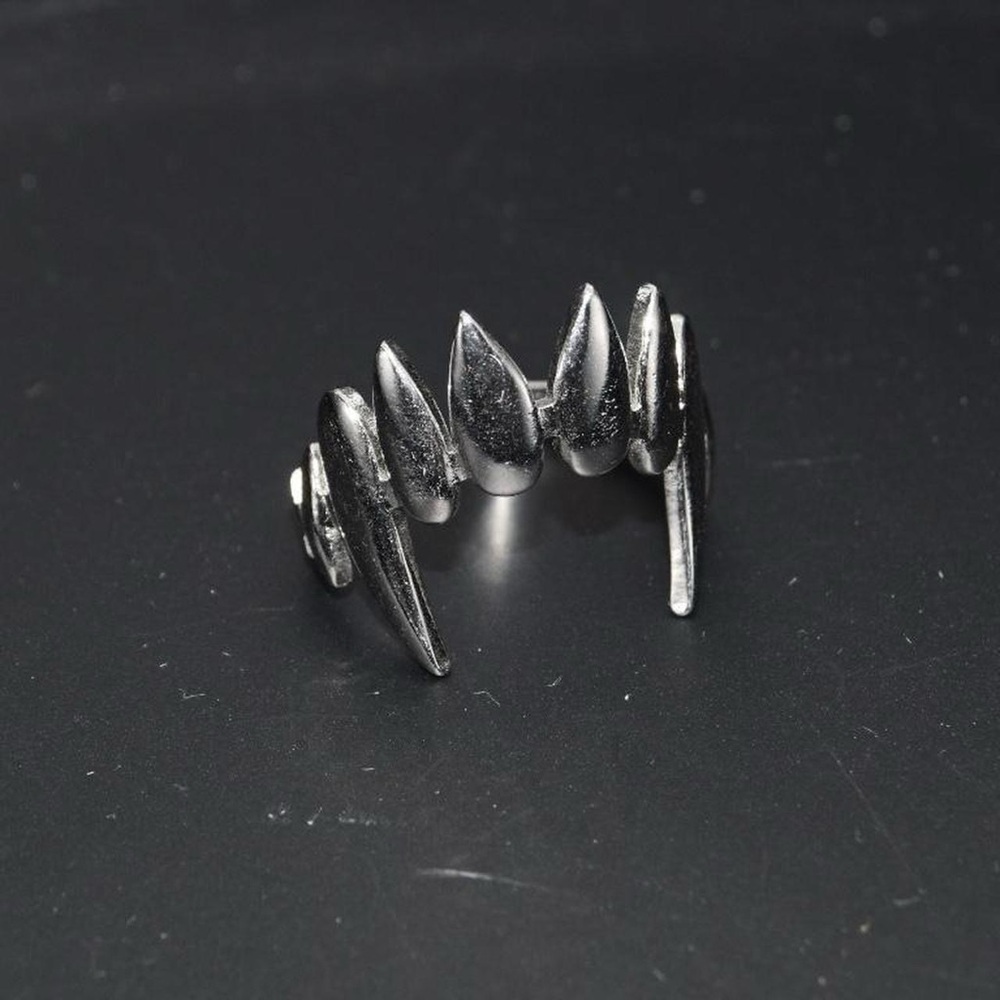 Sharp Vampire Teeth Ring